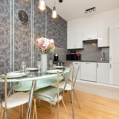 Apartment Park Arkadia With Parking Mokotow By Renters Warschau